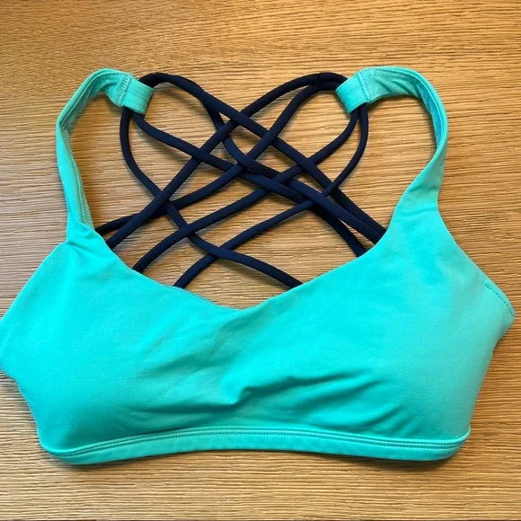 Lululemon Free To Be *Wild Bra Sz 4 - Picture 1 of 2